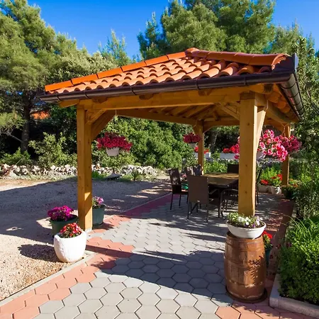 公寓 Apartment Apartmani Vesna Grebastica By Interhome