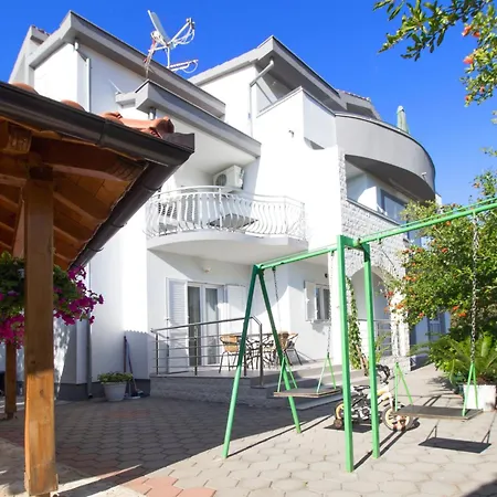 Apartment Apartmani Vesna Grebastica By Interhome *