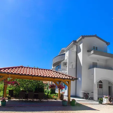 Apartment Apartmani Vesna Grebastica By Interhome 公寓