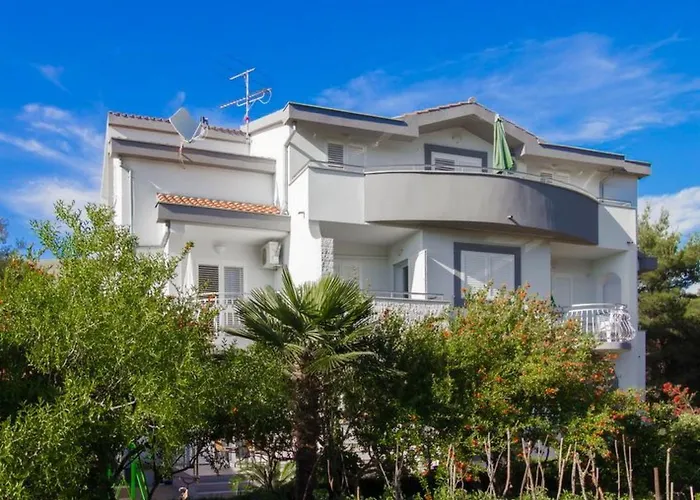 Apartment Apartmani Vesna Grebastica By Interhome 公寓