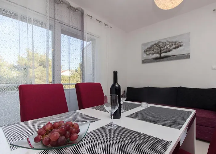 Apartment Apartmani Vesna Grebastica By Interhome *