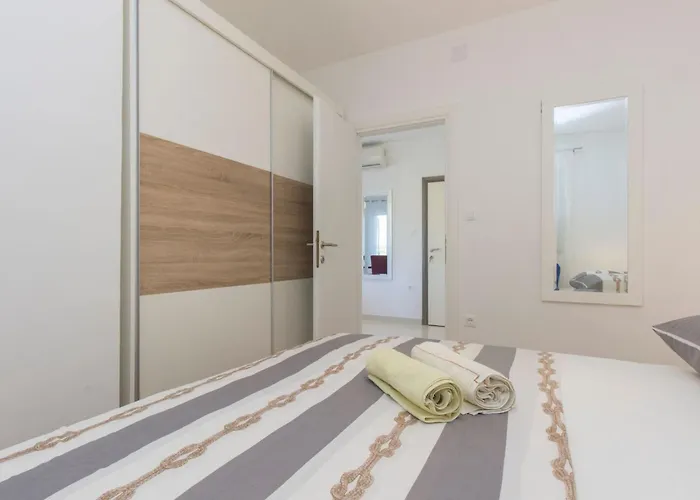 Apartment Apartmani Vesna Grebastica By Interhome アパート Grebaštica