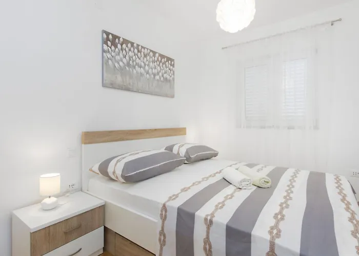 Apartment Apartmani Vesna Grebastica By Interhome 公寓 Grebaštica