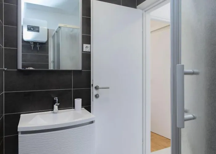 Apartment Apartmani Vesna Grebastica By Interhome *