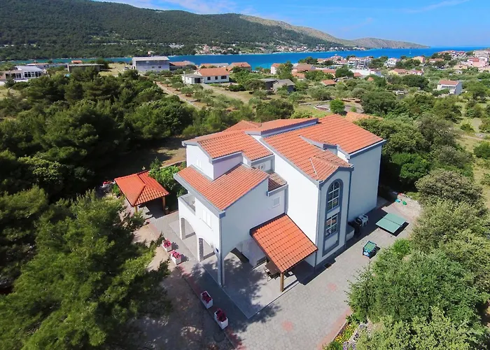 公寓 Apartment Apartmani Vesna Grebastica By Interhome