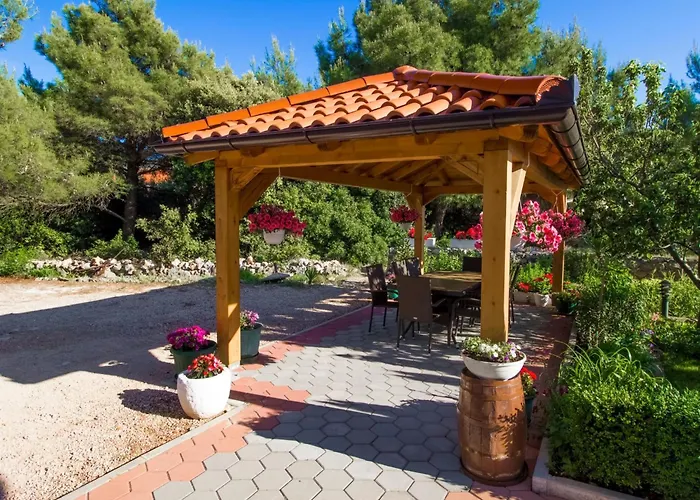 アパート Apartment Apartmani Vesna Grebastica By Interhome