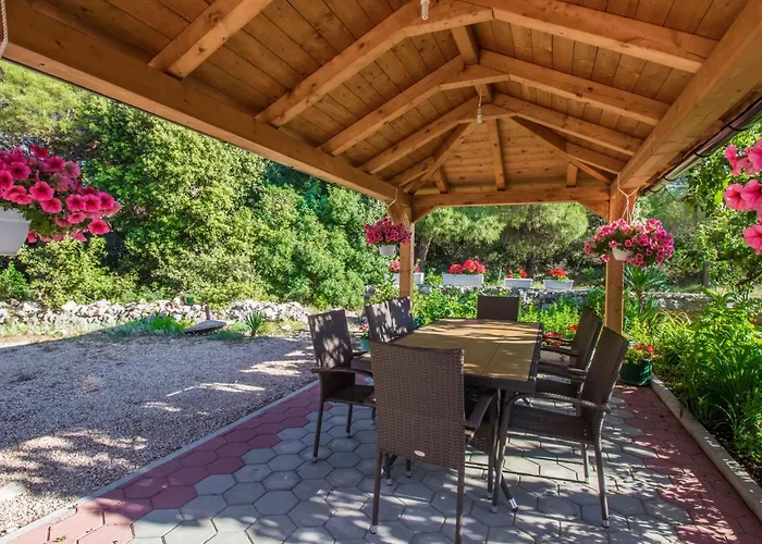 Apartment Apartmani Vesna Grebastica By Interhome