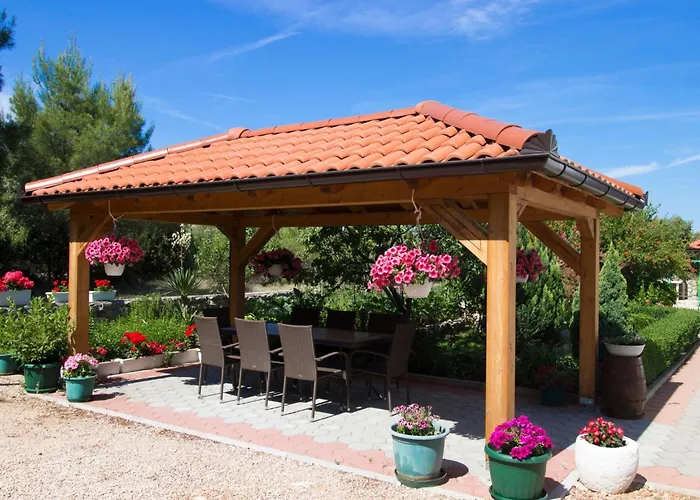 Apartment Apartmani Vesna Grebastica By Interhome